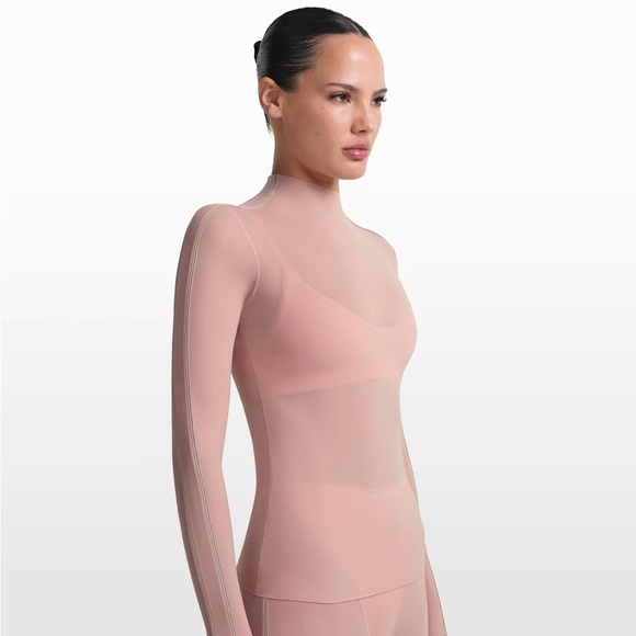 🔥NWT SKIMS x NIKE Weightless Layers Mock Neck Long Sleeve HIMALAYAN (TOP ONLY) - Picture 3 of 11